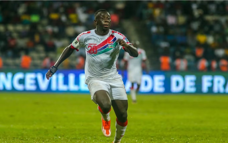 扬库巴·明特：虽败犹荣的冈比亚少年